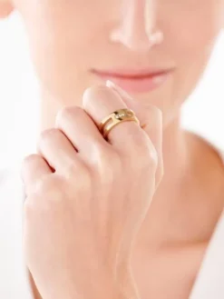 Pierścionek ze stali szlachetnej z cyrkoniami