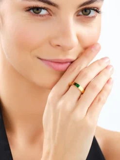 Pierścionek ze stali szlachetnej z cyrkonią