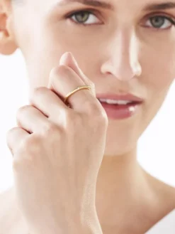 Pierścionek ze stali szlachetnej z cyrkonią