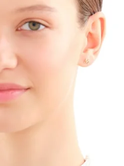 Pojedynczy kolczyk z żółtego złota z diamentem - litera M - 0,004 ct - próba 375