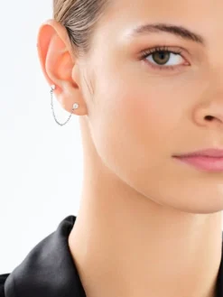 Pojedynczy srebrny kolczyk z cyrkonią