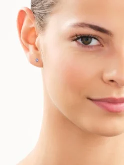 Pojedynczy srebrny kolczyk z cyrkonią do piercingu