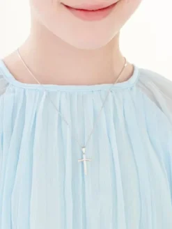 Zawieszka srebrna - krzyż