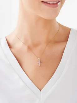 Zawieszka z białego i żółtego złota z diamentami - krzyż - 0,04 ct - próba 375