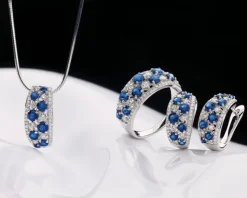 Zawieszka z białego złota z brylantami i szafirami - próba 585