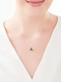 Zawieszka z białego złota z diamentami - 0,03 ct - próba 375