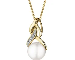 Zawieszka z żółtego złota z brylantami i perłą - próba 375