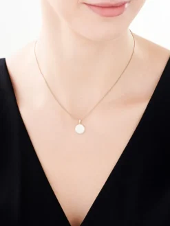 Zawieszka z żółtego złota z diamentem i masą perłową - litera M - próba 375