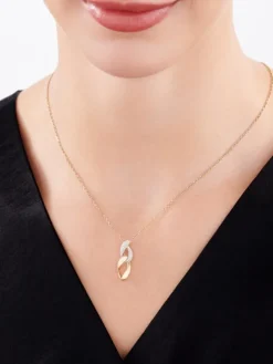 Zawieszka z żółtego złota z diamentami - 0,15 ct - próba 585