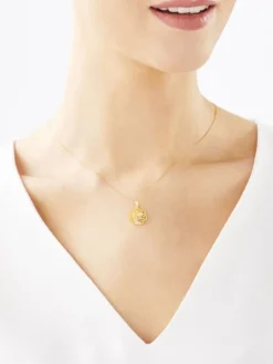 Zawieszka z żółtego złota z diamentami - medalik Matka Boska - 0,006 ct - próba 375