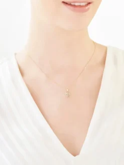 Zawieszka z żółtego złota z diamentami - medalik Matka Boska - 0,006 ct - próba 375