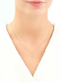 Zawieszka z żółtego złota z diamentem - litera D - 0,003 ct - próba 375