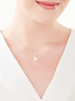 Zawieszka z żółtego złota z diamentami i perłą - próba 375