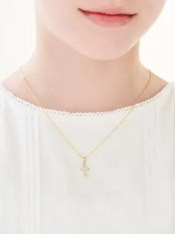 Złota zawieszka - krzyż z wizerunkiem Chrystusa