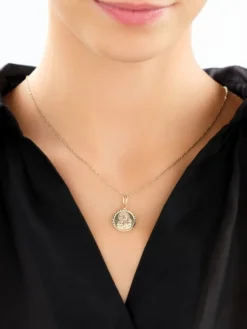 Złota zawieszka - medalik Matka Boska Częstochowska