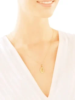 Złota zawieszka - medalik Matka Boska Częstochowska