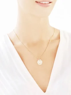 Złota zawieszka - medalik Matka Boska