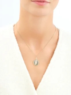 Złota zawieszka - medalik Matka Boska