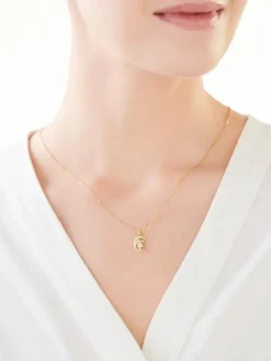 Złota zawieszka - medalik z wizerunkiem Chrystusa