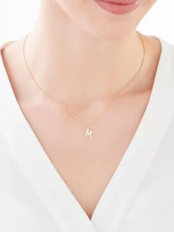 Złota zawieszka z cyrkonią - litera M