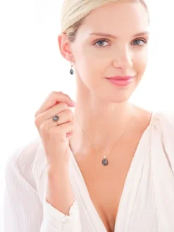 Złota zawieszka z cyrkoniami