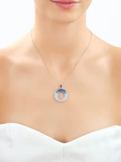 Złota zawieszka z cyrkoniami