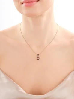 Złota zawieszka z cyrkoniami