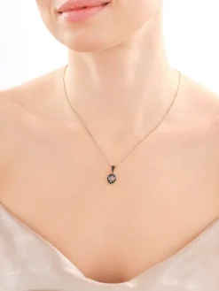 Złota zawieszka z cyrkoniami