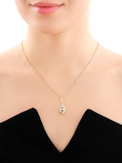 Złota zawieszka z emalią