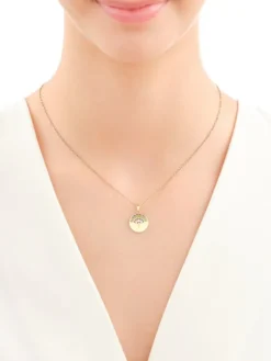 Złota zawieszka z emalią