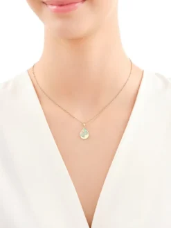 Złota zawieszka z emalią