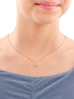 Złota zawieszka z emalią - kosmonauta na Księżycu