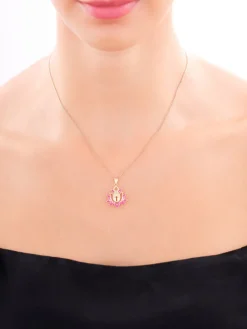 Złota zawieszka z emalią - kwiat lotosu