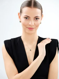 Złota zawieszka z korundem syntetycznym