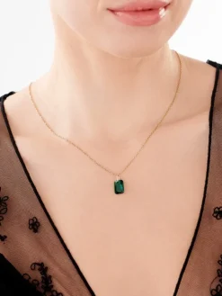 Złota zawieszka z kryształem syntetycznym