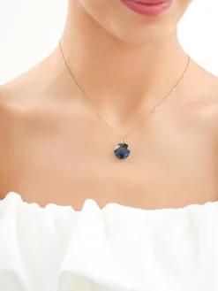 Złota zawieszka z kryształem syntetycznym