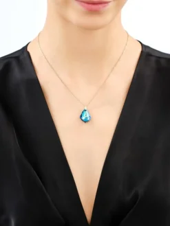 Złota zawieszka z kryształem syntetycznym