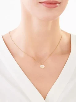 Złota zawieszka z masą perłową - serca