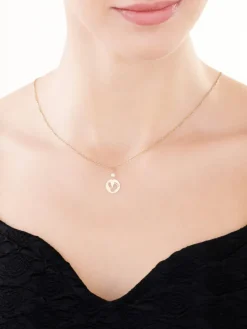 Złota zawieszka z perłą - stópki