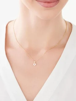 Złota zawieszka z rubinem syntetycznym - serce