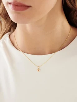 Złota zawieszka z rubinem syntetycznym - serce