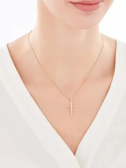 Złota zawieszka z wizerunkiem Chrystusa - krzyż