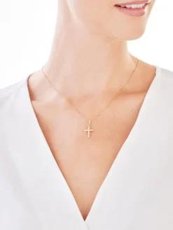 Złota zawieszka z wizerunkiem Chrystusa - krzyż