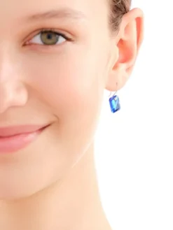 Złote kolczyki z kryształami syntetycznymi