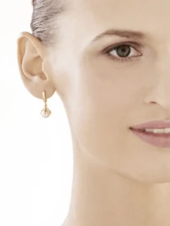 Złote kolczyki z perłami