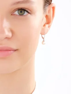 Złote kolczyki z perłami