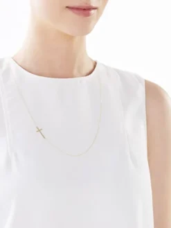 Złoty naszyjnik - krzyż