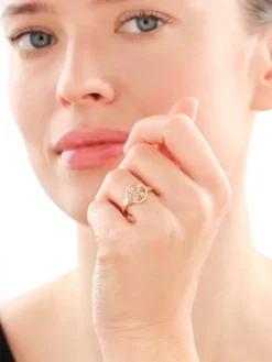 Złoty pierścionek - sygnet - kwiaty