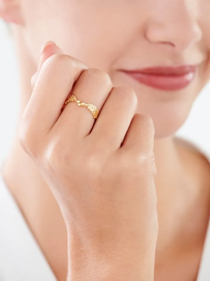 Złoty pierścionek - wieniec laurowy