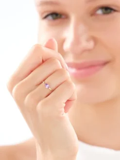 Złoty pierścionek z ametystem syntetycznym